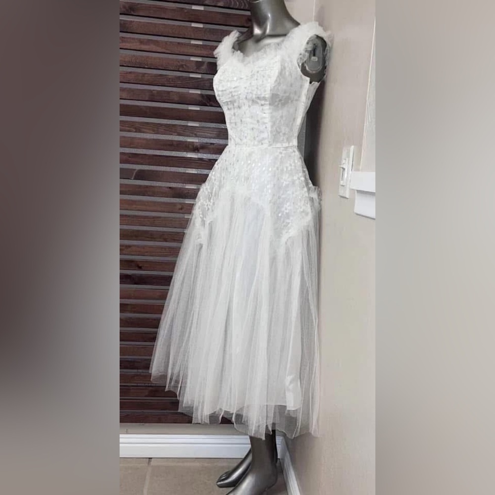 1950s Vintage White & Metallic Silver Tulle Layered Wedding Ballerina - Picture 4 of 8